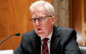 特朗普代理国防部长米勒:“没有”授权米利给中国打电话,他背叛应该辞职