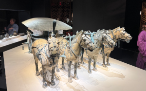 120余位休斯頓華人參觀兵馬俑展 共敘文明傳承