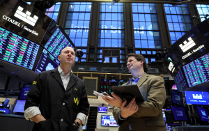 股票沸腾，道琼暴涨八百点