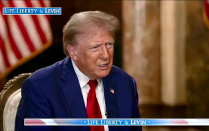 特朗普在福克斯新聞獨家采訪中對哈裏斯發難，談論非法移民、中國問題