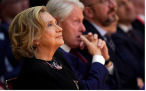 希拉蕊出席艾普斯坦案听证会　点名川普应出面作证