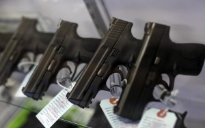 枪支业者:仇恨犯罪下,亚裔美国人买枪人数增长