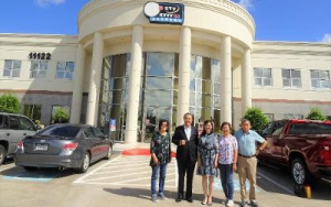 侨教中心新任主任王盈蓉日前来美南新闻访问