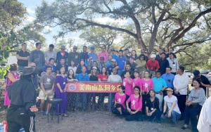 美南山东同乡会上週六举行一场热情洋溢，激情四射的秋季烧烤会