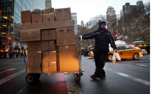 美国小额包裹豁免关税永久取消　设半年过渡期