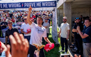 保守派挺川政治評論員柯克遭槍擊死亡