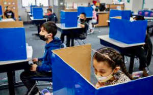 休斯頓新冠病例激增,但成千上萬的學生仍返校上課