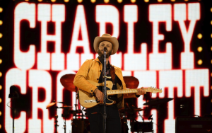 查理·克羅基特的休斯頓牛仔競技表演首秀:鄉村音樂的現代傳奇