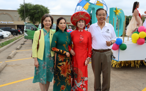 国际管理区与Alief学区花车游行,盛大登场