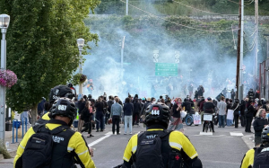 波特兰联邦设施遭暴力冲击  当地警方不作为  特朗普下令派遣200名国民警卫队