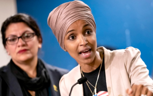 国会风暴！伊尔汗·奥马尔因“贬损查理·柯克遗产”言论或被剥夺委员会职务