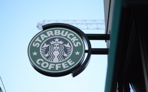 德州星巴克咖啡師要求雇客戴口罩,反被攻擊