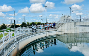 克萊門斯基金會組織學生了解當地公用事業服務——化學實驗室