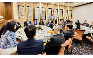 李娟和李雄盛邀亞裔領袖共進午餐,呼籲支持和積極參與亞裔美國人社區調查