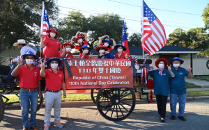 休士顿侨界参加福遍县博览会游行　 无畏疫情庆双十
