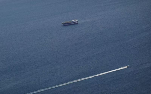 波斯湾战火延烧商船 荷莫兹海峡6船连遭袭