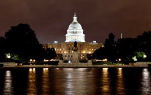 美国政府面临停摆：哪些部门会继续运作，哪些将被迫关闭？