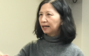 陈奕芳主任在「松年学院」主讲「认识法国的民俗风情」