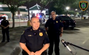 休士頓唐人街一名青少年,在生日派對上槍殺繼父