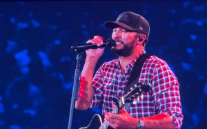 Luke Bryan壓軸登場榮登星光大道,休斯頓牛仔節圓滿收官
