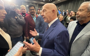 美南新聞的好朋友惠特邁爾(Whitmire)當選爲休斯頓市長