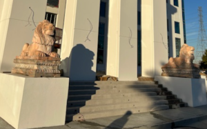 雄狮守护在美南环球金融中心