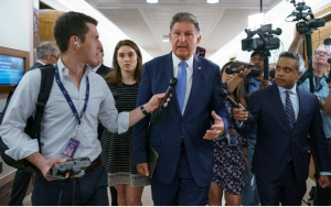 民主黨參議員曼欽向拜登的氣候變化議程投擲手榴彈  因曼欽已告訴白宮他強烈反對拜登的清潔電力計劃