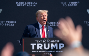 特朗普:“解雇狡猾的拜登,讓美國再次偉大經濟學取代拜登經濟學”