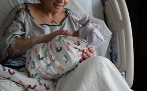 美国生育率创歷史新低 每名女性平均仅育1.6子女