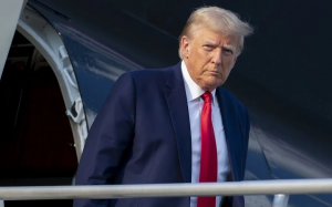 特朗普对颠覆佐治亚州选举不认罪,寻求单独审判