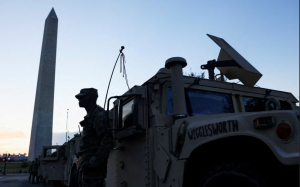 国民兵进驻华府 川普预告将与军警夜巡街头