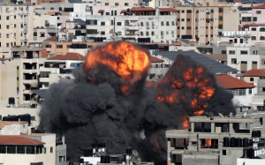 以色列空袭加沙,至少26人死亡,50余人受伤,多座建筑物倒塌