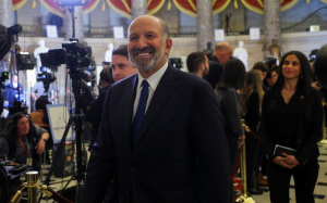 美推出“黃金卡”售出千張,一天進賬50億美元,盧特尼克稱可用以償還國債