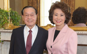 国际领袖基金会和交通大学美洲校友会主办“与赵锡成博士网络炉边对话” 美国新冠疫情期间亚裔社区所面临之挑战