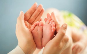 未满1岁女婴竟染疫 日医院56人需自主隔离