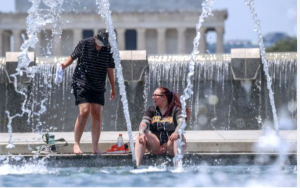 极端热浪袭美国东岸 影响全国近半人口