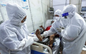 南非正希望能度过新冠病毒最糟糕的时期时,Delta变种又入侵