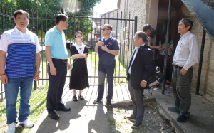 休士頓各社團負責人、律師、主流及社區媒體 28日上午齊聚漢明頓公寓,齊助槍擊受害華人