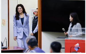 郑丽文主席向美国社会传递和平信息