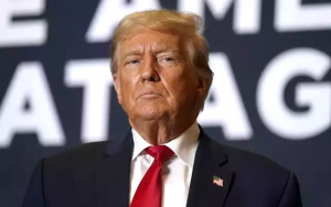 法学教授在《纽约时报》刊文：让选民来决定特朗普