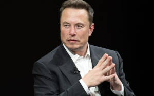 特斯拉董事会启动CEO继任计划:或为马斯克“淡出”铺路,股价应声下跌