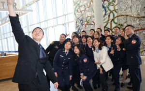 王曉明教授主持UHD中央警察大學結業典禮