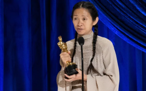 华裔赵婷凭《无依之地》斩获奥斯卡最佳导演奖