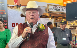 德州农业厅长米勒在“GO TEXAN”馆展示德州魅力