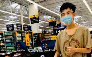 「华裔高中生感恩节慰问军属遗孤」