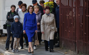 摩尔多瓦转折点：亲欧盟执政党在关键选举中意外赢得多数席位