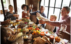 感恩节前7天680万人乘飞机旅行会使当前病毒激增 联邦政府计划医护人员在12月开始第一轮疫苗接种