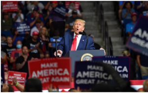 川普對塔爾薩集會出乎意料少的出席人群表達 ``憤怒''  擔心感染病毒 抗議活動及高溫雷暴雨導致出勤率降低