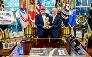 大力神杯抵達華盛頓  世界杯抽簽5日舉行    豪華主持與演出陣容公布  全球體壇巨星共同登場