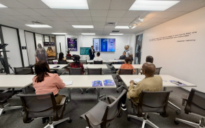 AI+太空训练营新闻发布会在美南新闻AI太空教室举行